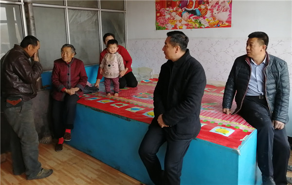 结对帮扶解民困 严冬慰问暖民心